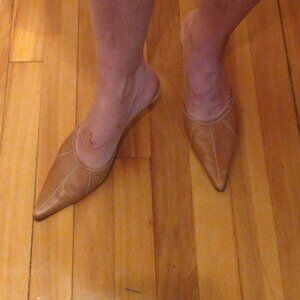 Nine west tan mules white stitching